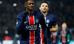 اللاعب الفرنسي عثمان دمبيلي يفوز بجائزة الكرة الذهبية لعام ٢٠٢٥ للمرة الأولى في مسيرته الكروية.